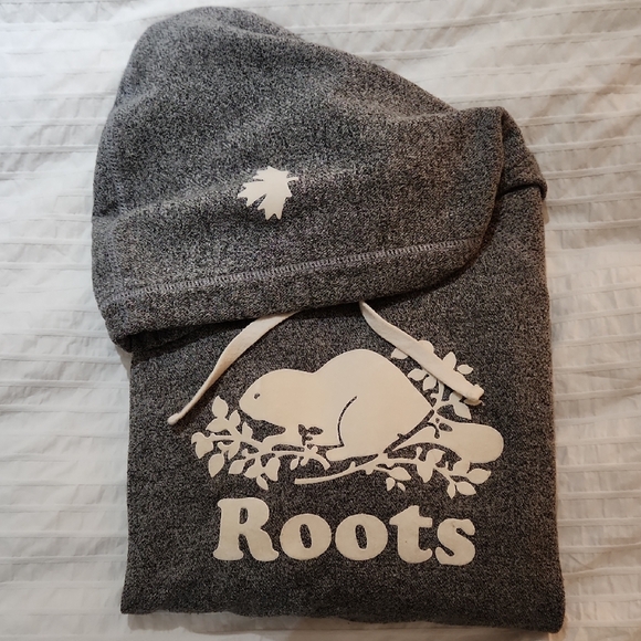 Roots Tops - Roots Charcoal Hoodie with White Beaver Design